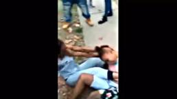 Mujeres se agarran a golpes en la calle | VIDEO