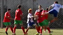 Futbolistas protagonizan brutal pelea campal | VIDEO