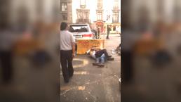 Chofer golpea brutalmente a policía de tránsito | VIDEO