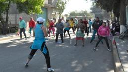 Mujeres otomíes le entran al zumba