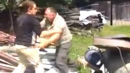 Hombres se descalabran en pelea | VIDEO