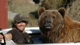 Casey Anderson y su oso Brutus son inseparables