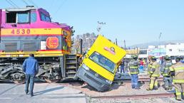 Tren aplasta camión de papitas