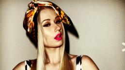 Iggy Azalea muestra la entrepierna por accidente en fiesta infantil