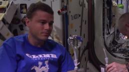 Astronautas graban el interior de una burbuja de agua