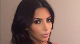 Kim Kardashian y su alucinante escote al estilo marinero 