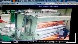 Máquina de imprenta succiona a trabajador