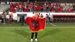 DT de Albania arma equipo para la Euro con ayuda de Internet