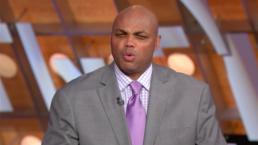  Charles Barkley imita desnudo de Kim Kardashian 