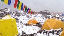 Avalancha sepulta campamento en el Everest | VIDEO