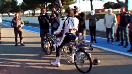 Bicicleta humilla a Ferrari en carrera | VIDEO