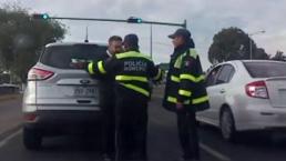 Policía detiene arbitrariamente a un automovilista