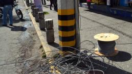 “Jala cables” es arrastrado por autobús de pasajeros 