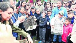 Niños liberan a animales en el parque Cacalomacán