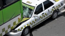 Taxista se incrusta contra autobús