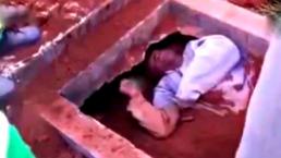 Entierran a hombre vivo en cementrio por venganza | VIDEO 
