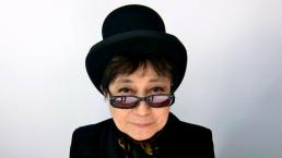 Yoko Ono muestra lentes con sangre de John Lennon